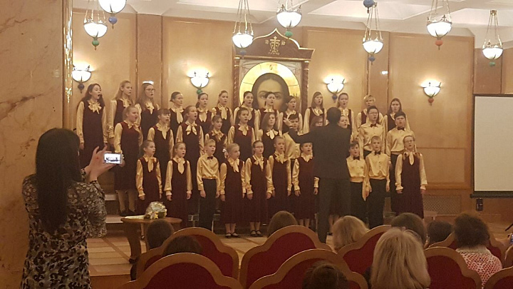 16 декабря Детский камерный хор " Канцона", руководитель Попов М. А. , концертмейстер Шмелев И. С. принял участие в концерте-встрече с композитором Евграфовым Юрием Анатольевичем